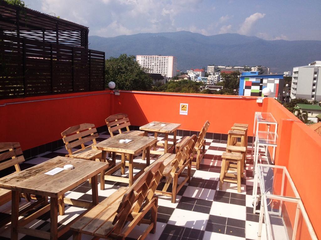 Safe And Sound Hostel Chiang Mai Exterior photo