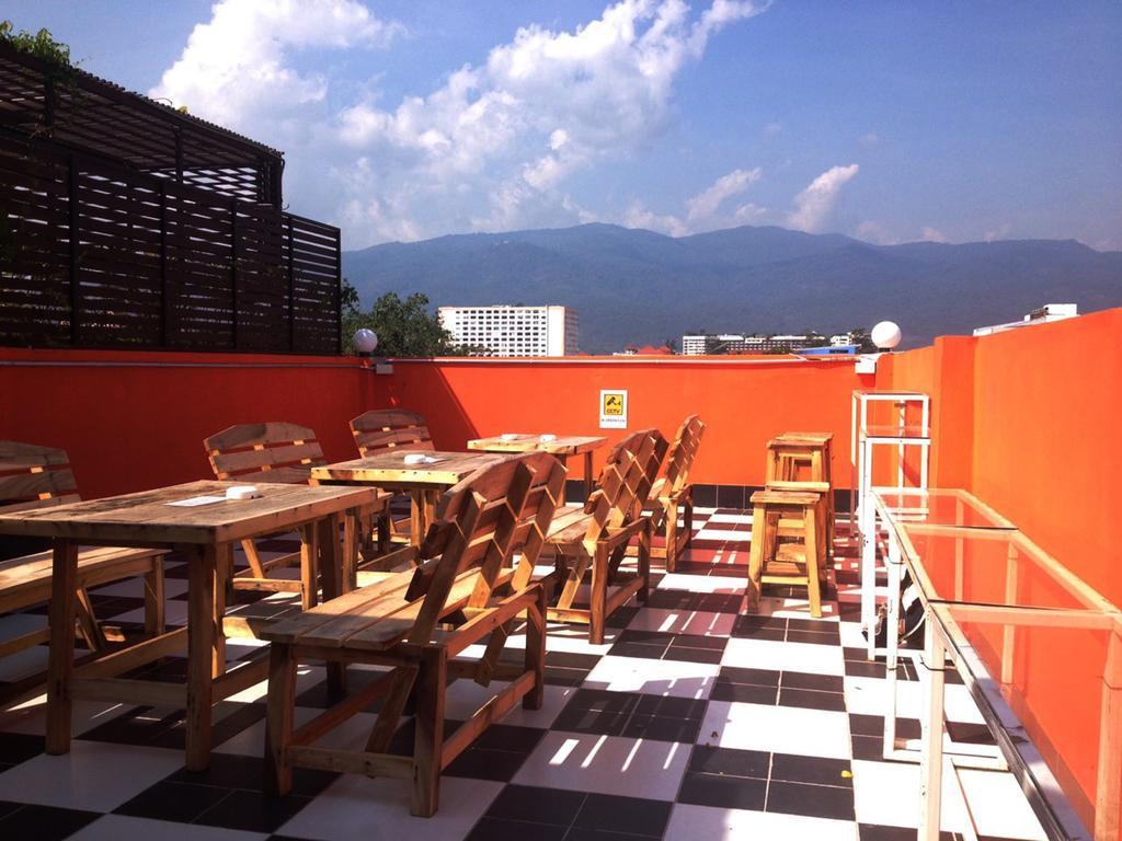 Safe And Sound Hostel Chiang Mai Exterior photo