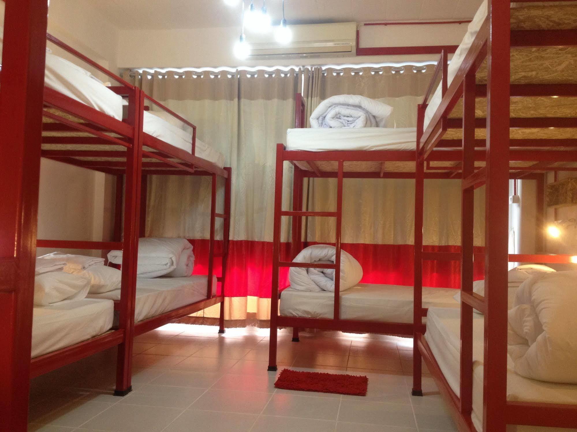 Safe And Sound Hostel Chiang Mai Exterior photo