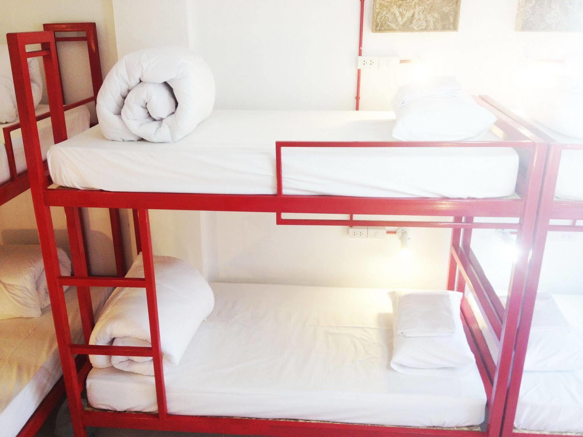 Safe And Sound Hostel Chiang Mai Exterior photo